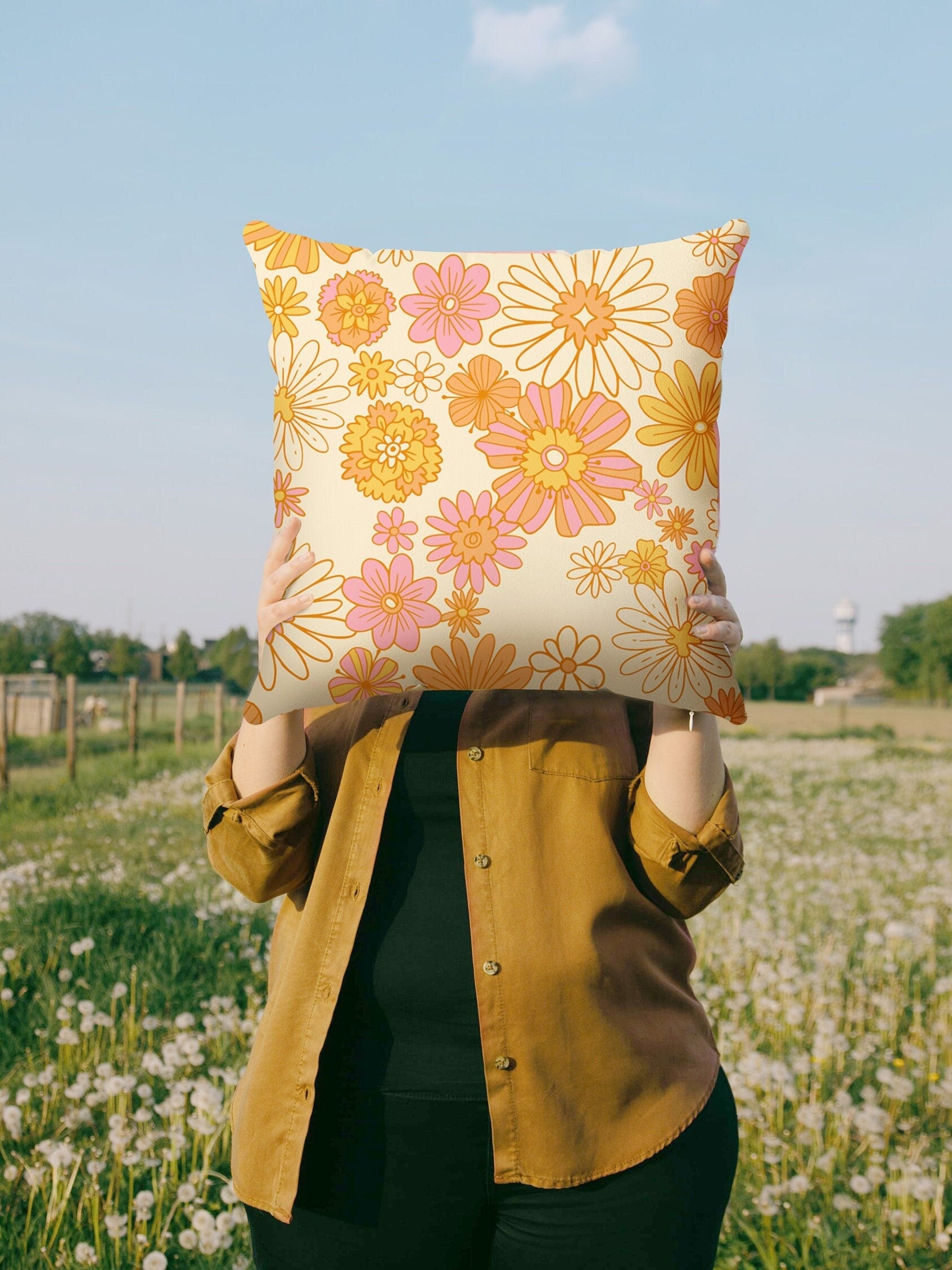 Retro Daisy Flower 70s Pillow Cover | Vintage Floral Pillow Case 18x18 | Aesthetic Cushion 20x20 16x16 | VSCO Girl Funky Room Decor