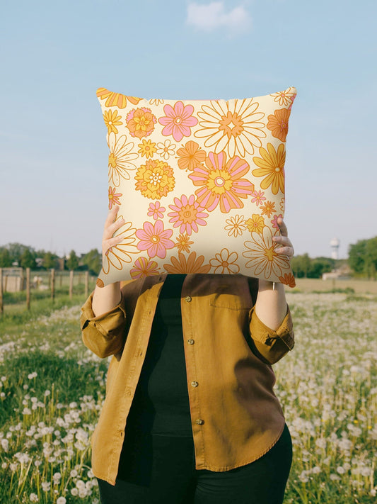 Retro Daisy Flower 70s Pillow Cover | Vintage Floral Pillow Case 18x18 | Aesthetic Cushion 20x20 16x16 | VSCO Girl Funky Room Decor